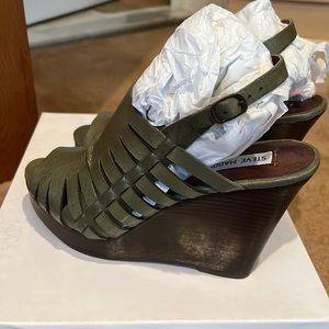 Steve Madden a olive leather Sandals